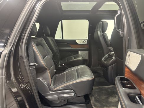 Used 2022 Lincoln Navigator L Black Label image 17