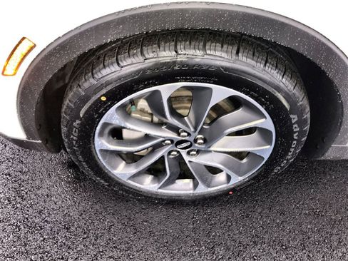 Used 2022 Lincoln Nautilus Reserve image 10