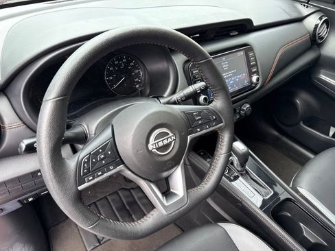 Used 2022 Nissan Kicks SR w/ Premium Package FWD image 19