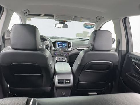Used 2024 GMC Terrain SLT image 18