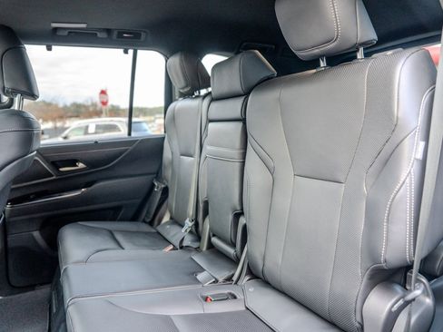 Used 2023 Lexus LX 600 4WD w/ Luxury Package image 20