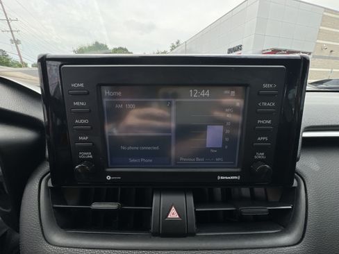 Used 2020 Toyota RAV4 XLE w/ XLE Grade Weather Package AWD/4WD image 18