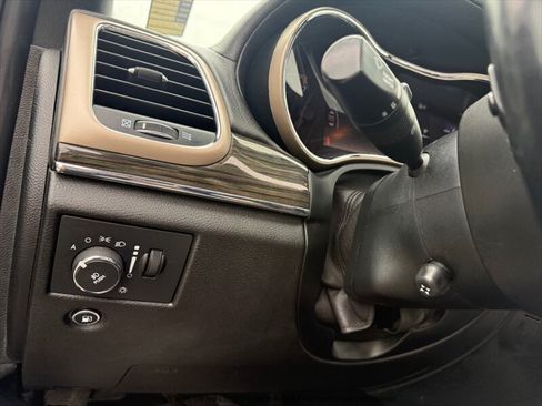 Used 2015 Jeep Grand Cherokee Overland w/ Advanced Technology Group AWD/4WD image 24