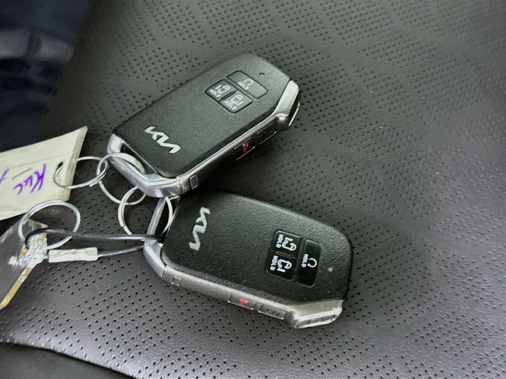 Used 2022 Kia Carnival LX FWD image 34