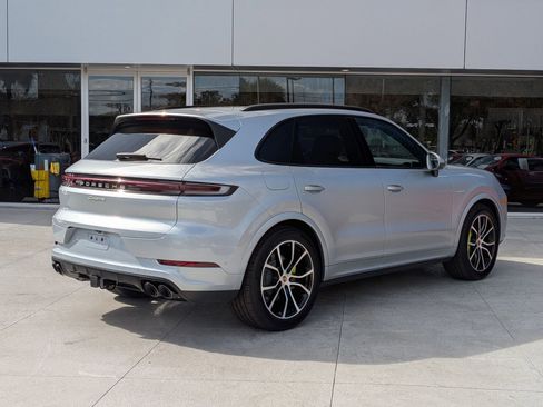 New 2026 Porsche Cayenne E-Hybrid image 9