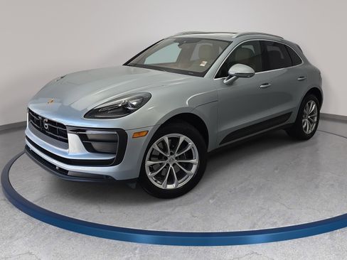 Used 2025 Porsche Macan AWD/4WD image 1