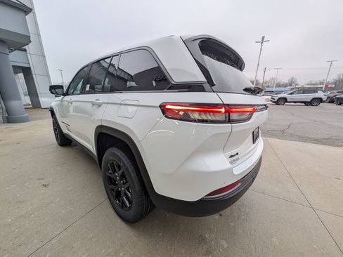New 2026 Jeep Grand Cherokee Altitude image 6