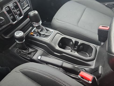 Used 2021 Jeep Wrangler Unlimited Sport image 25