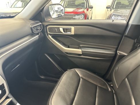 Used 2023 Ford Explorer XLT w/ Equipment Group 202A image 26