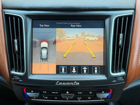 Used 2018 Maserati Levante GranLusso image 41