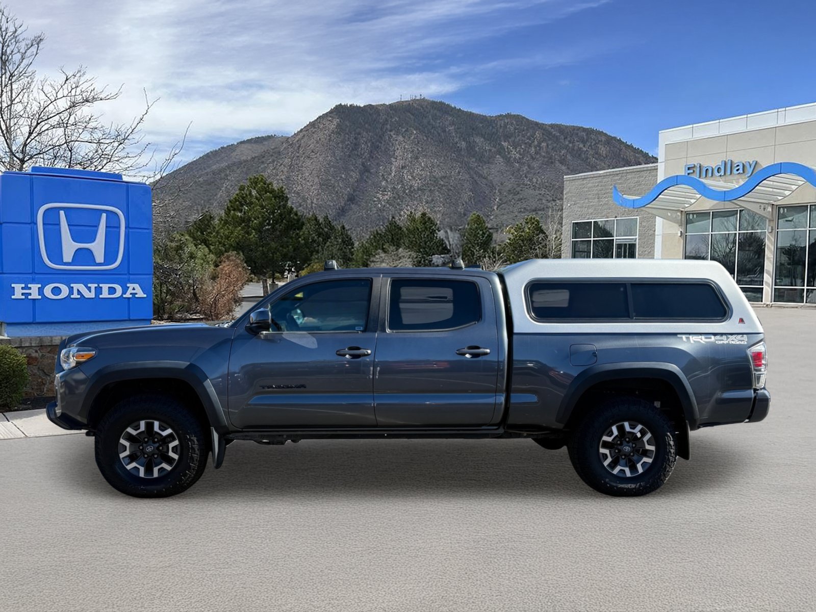 Used 2021 Toyota Tacoma TRD Off-Road w/ Technology Package AWD/4WD image 3