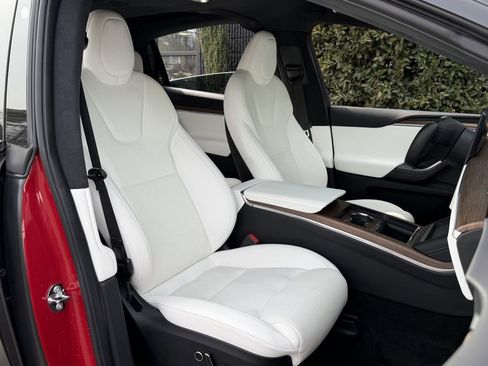 Used 2022 Tesla Model X image 35