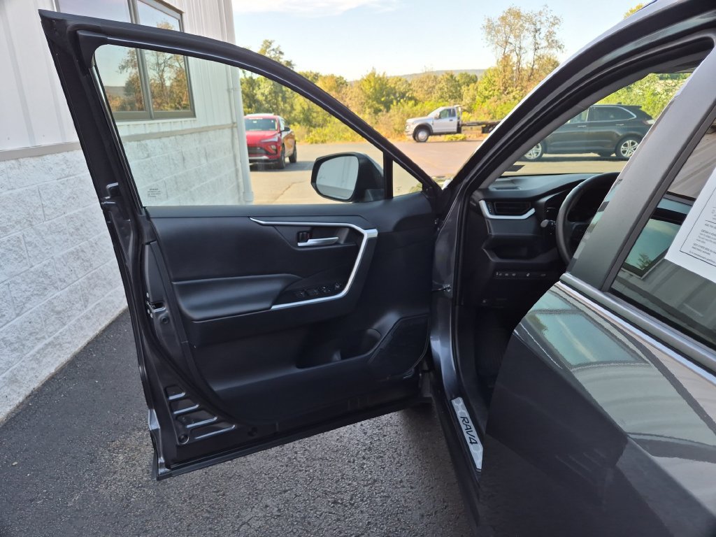 Used 2025 Toyota RAV4 XLE w/ Convenience Package AWD/4WD image 15