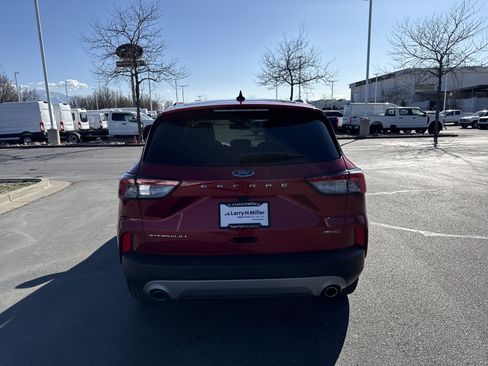 Certified 2022 Ford Escape Titanium image 4
