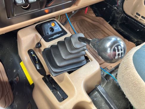 Used 2000 Jeep Wrangler Sahara AWD/4WD image 27