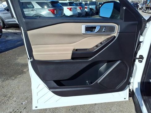 Used 2020 Ford Explorer XLT image 15