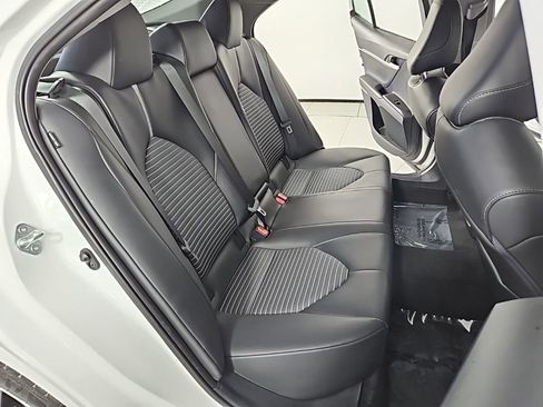 Used 2022 Toyota Camry SE image 19