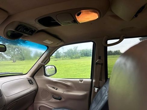 Used 2002 Ford Expedition XLT RWD image 40