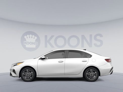Used 2023 Kia Forte LXS w/ LXS Technology Package image 2