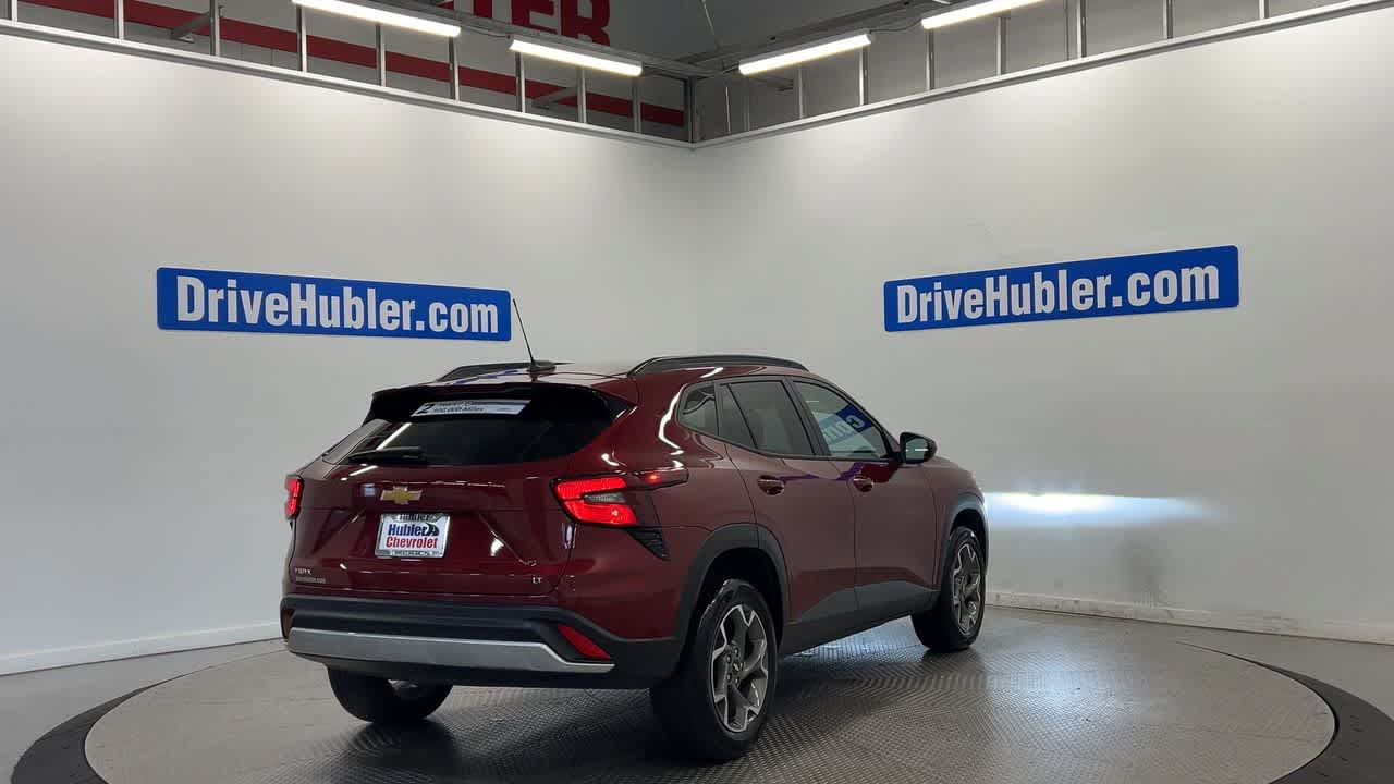 Used 2025 Chevrolet Trax LT FWD image 2