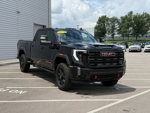 Used 2024 GMC Sierra 2500 AT4 w/ Technology Package AWD/4WD image 6