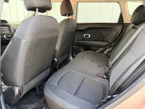 Used 2018 Kia Soul + FWD image 17