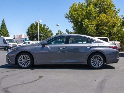 Used 2019 Lexus ES 350 Ultra Luxury w/ Accessory Package image 4