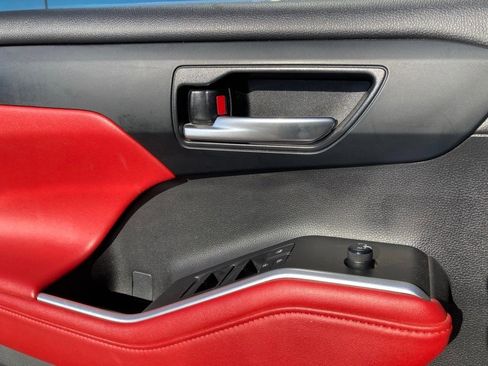 Used 2023 Toyota Highlander XSE image 15