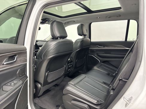 Used 2022 Jeep Grand Cherokee L Limited AWD/4WD image 29
