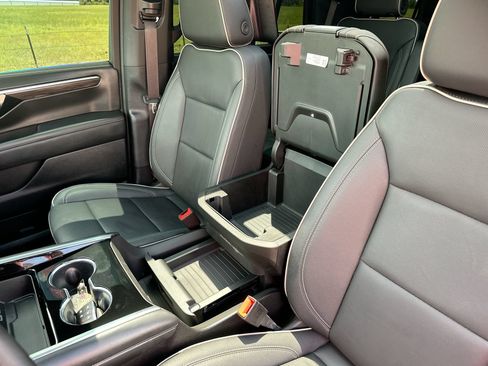 Used 2025 Chevrolet Tahoe Premier AWD/4WD image 21