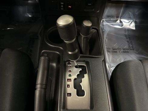 Used 2010 Toyota FJ Cruiser 4WD image 23