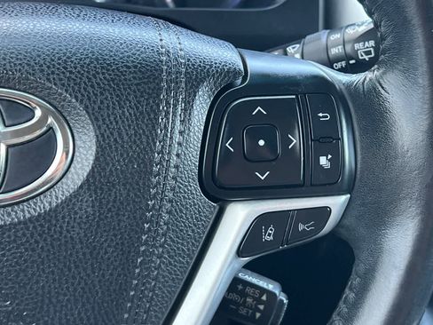 Used 2018 Toyota Highlander SE FWD image 31