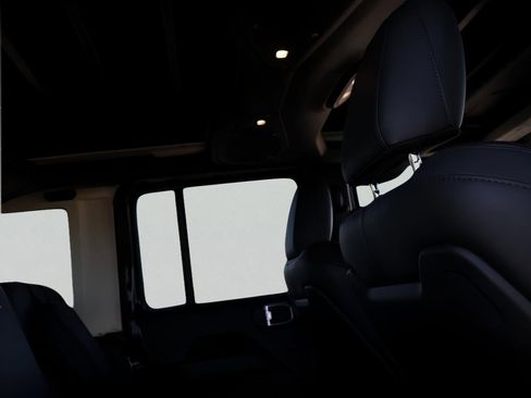 Used 2024 Jeep Wrangler High Altitude image 15