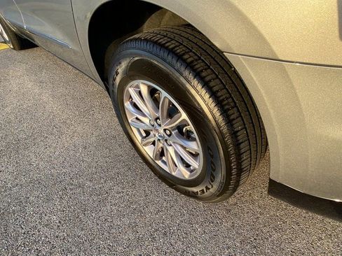 Used 2024 Buick Enclave Premium image 9