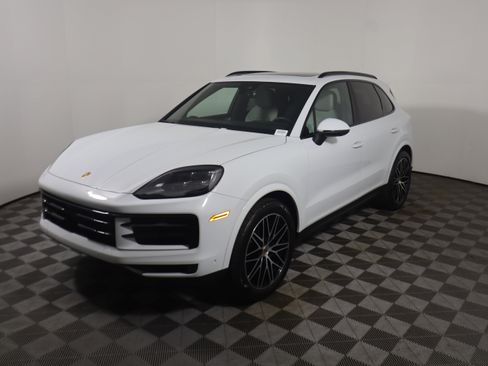 Used 2025 Porsche Cayenne image 11