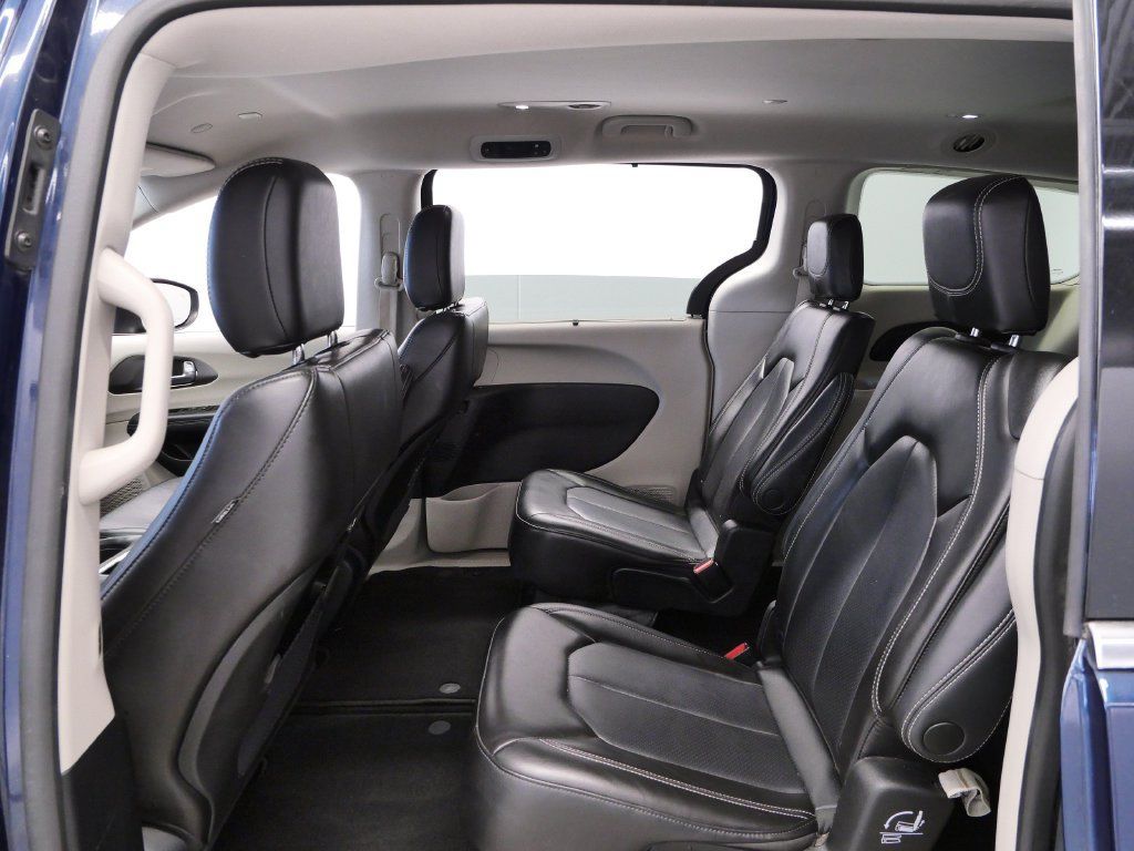 Certified 2023 Chrysler Pacifica Touring-L FWD image 14