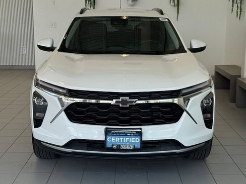 Certified 2025 Chevrolet Trax LT w/ LT Convenience Package FWD image 36