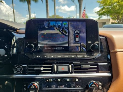 Used 2024 Nissan Pathfinder Platinum FWD image 27