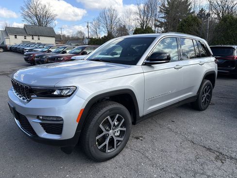 New 2025 Jeep Grand Cherokee Limited AWD/4WD image 4