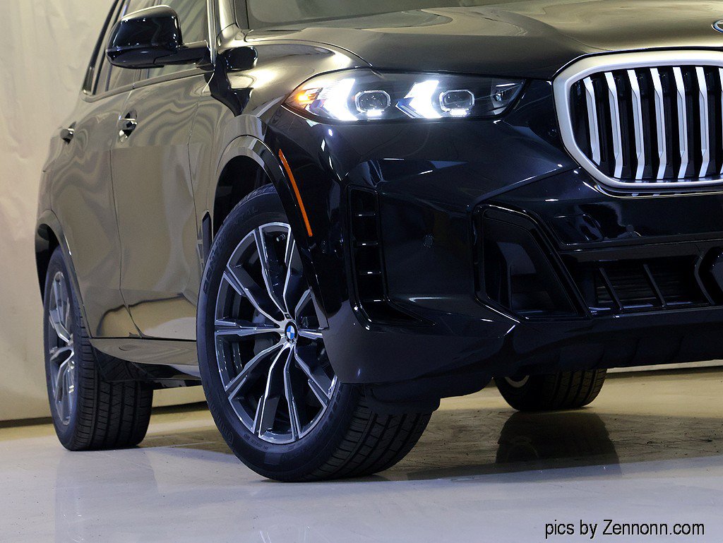 Used 2026 BMW X5 xDrive50e w/ M Sport Package AWD/4WD image 4