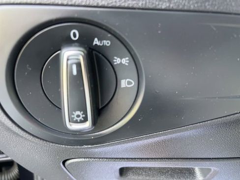 Used 2019 Volkswagen Tiguan SE AWD/4WD image 23