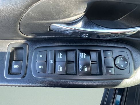 Used 2017 Dodge Grand Caravan SE image 22