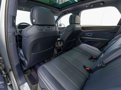 Used 2023 Bentley Bentayga AWD/4WD image 34