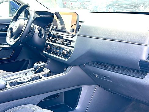 Used 2025 Nissan Pathfinder SV FWD image 21
