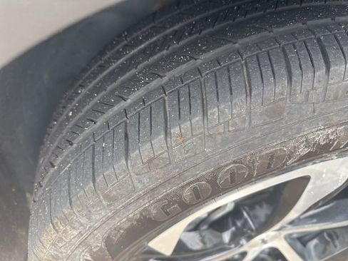 Used 2024 Chevrolet Trax RS w/ Sunroof Package FWD image 11