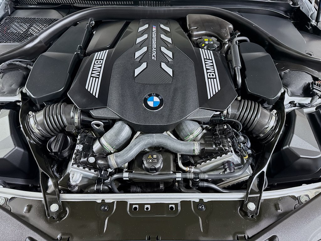 Used 2024 BMW M850i xDrive Coupe AWD/4WD image 32