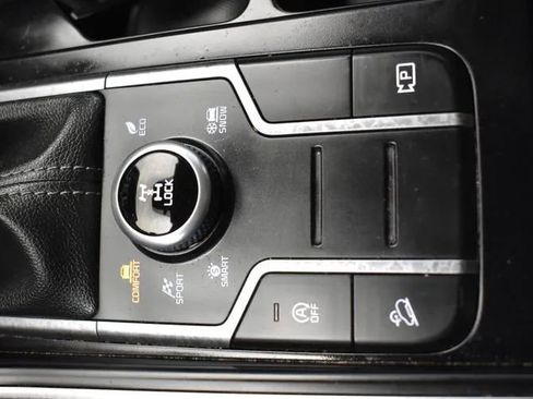 Used 2022 Kia Sorento LX AWD/4WD image 33