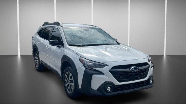 Used 2024 Subaru Outback Premium AWD/4WD image 2