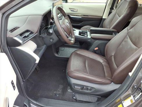 Certified 2023 Toyota Sienna Platinum image 8