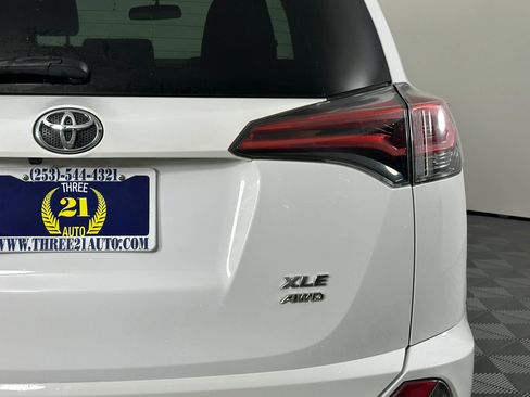 Used 2016 Toyota RAV4 XLE AWD/4WD image 11